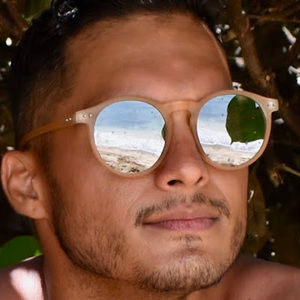 Meet your Posher, Aaron